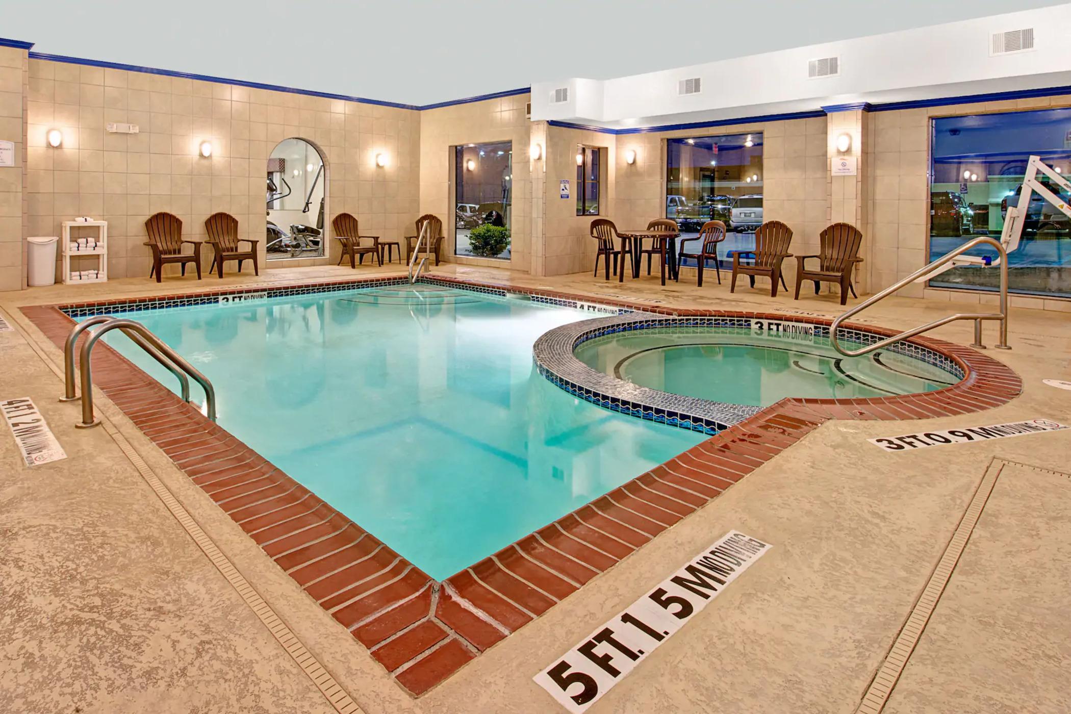 Baymont By Wyndham Decatur Otel Dış mekan fotoğraf